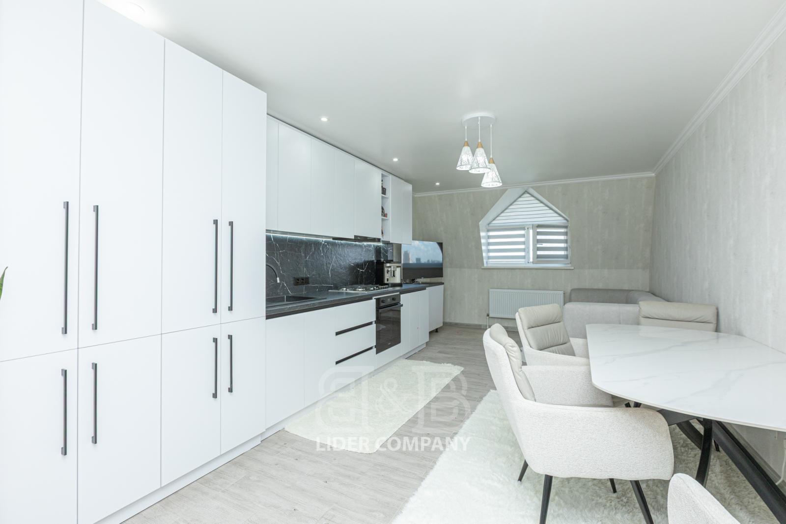 De vânzare apartament cu 2 camere - Centru