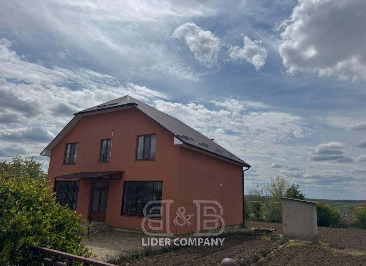 Casă de vânzare cu destinație mixtă locativ+ comercial - r. Criuleni, s. Mălăeștii Noi