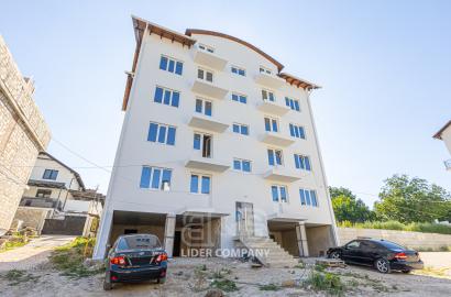 Apartament cu 3 camere și living de vânzare - Codru