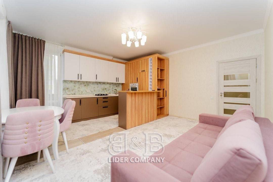 De vânzare apartament cu 2 camere + living și terasă - Buiucani, complex Inamstro