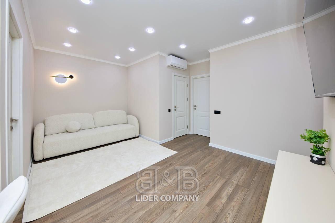 Spre vânzare apartament cu 2 dormitoare + living în complexul Sky House, Botanica