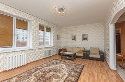 De vânzare apartament cu 2 camere și living - Buiucani