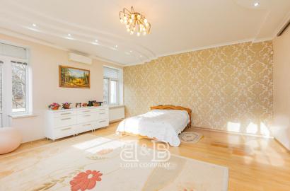 De vânzare apartament cu 3 camere și living - Ciocana